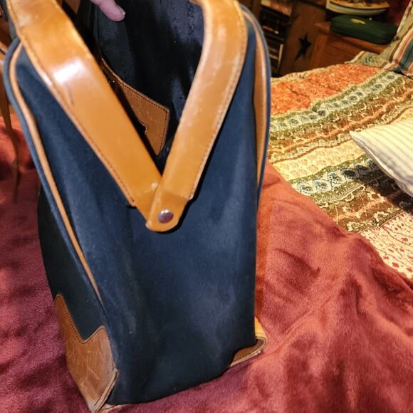 BCBG MAXAZRIA EUC LRG CANVAS VINTAGE FRAMED SATCHEL BAG. RARE - Picture 7 of 8